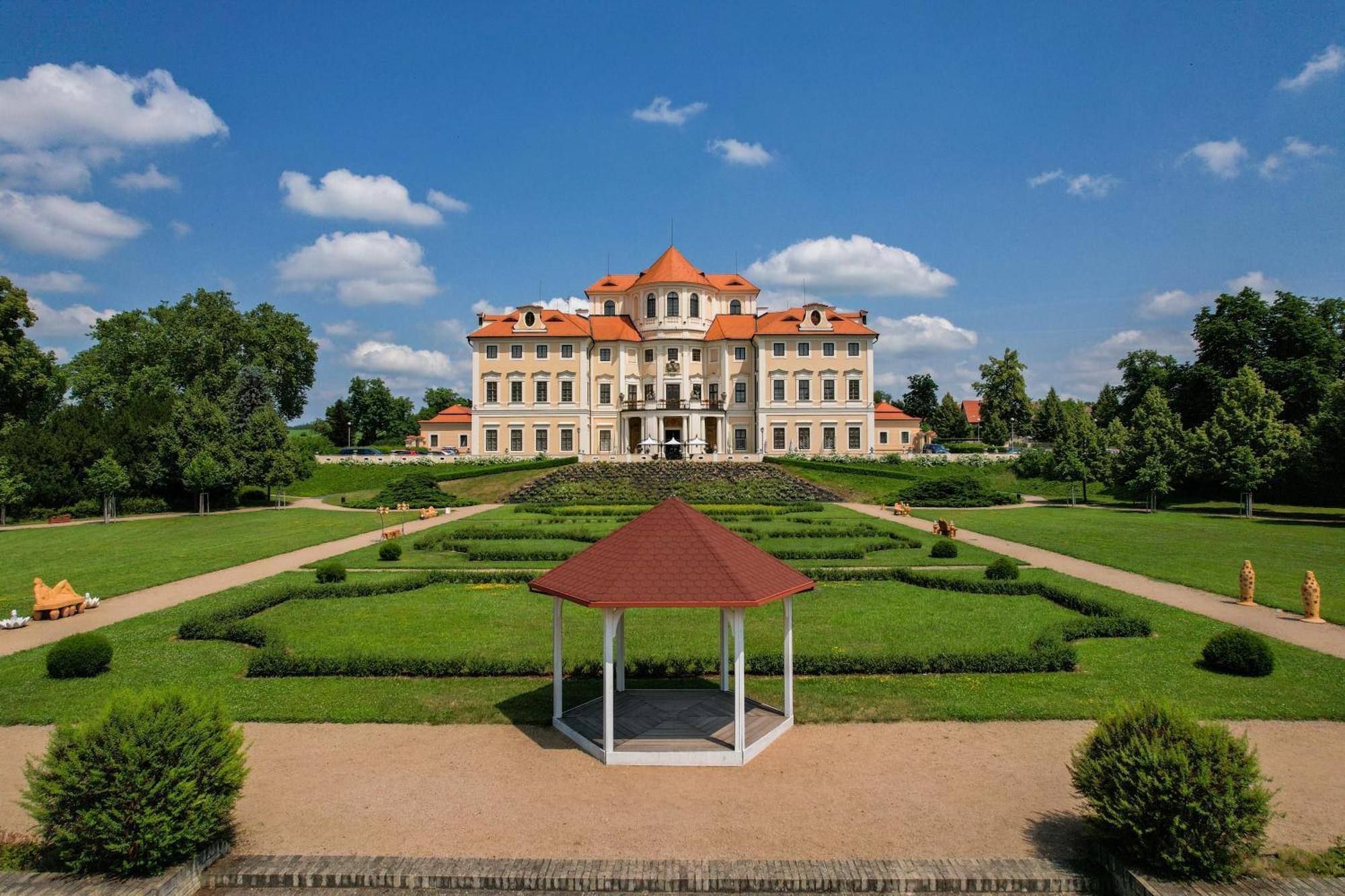Chateau Liblice Byšice Esterno foto