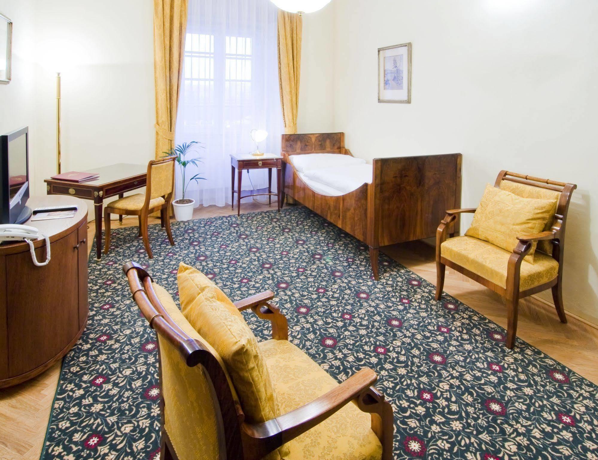 Chateau Liblice Byšice Esterno foto