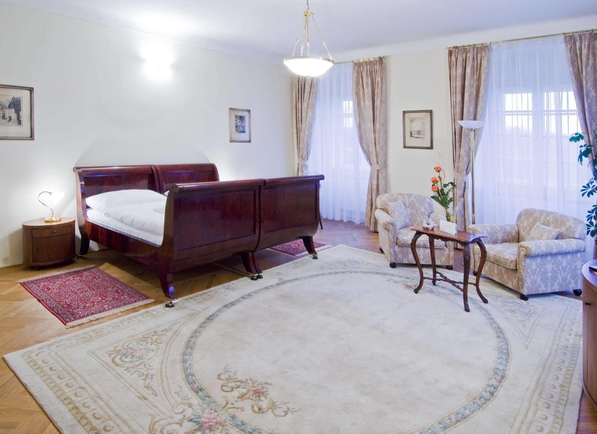 Chateau Liblice Byšice Esterno foto