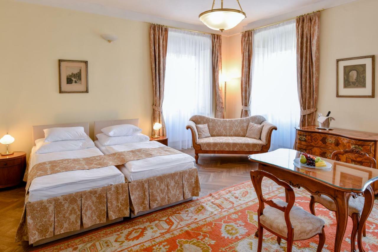 Chateau Liblice Byšice Esterno foto