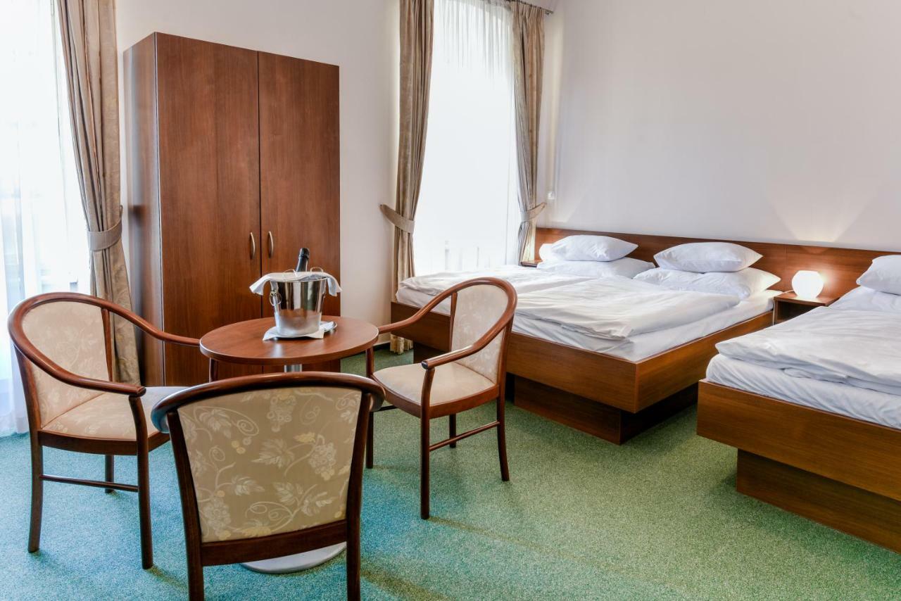 Chateau Liblice Byšice Esterno foto